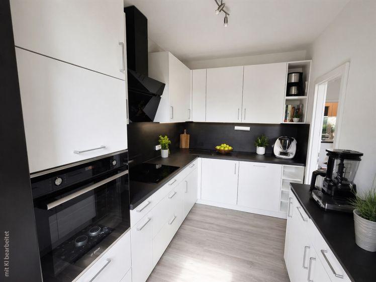 Schicke 3-Raum-Wohnung mit Aufzug und Balkon mit Blick auf kleine Grün-Oase - Foto 1