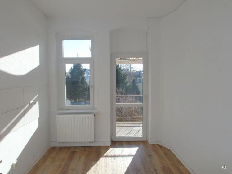 Helle 3-Zimmer-Wohnung mit Laminatboden, Balkon und modernem Bad m. Wanne u. Dusche - Photo 1