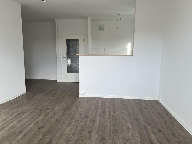 Entspannt wohnen am Stadtpark: Saniertes Zuhause mit Balkon und Wohlfühlbad - Photo 1
