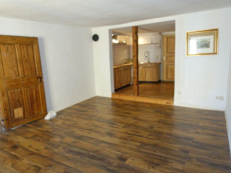 Charmante, liebevoll renovierte 3-Zi.-Wohnung im 1. OGs – teilmöbliert & sofort zum Wohlfühlen - Photo 1