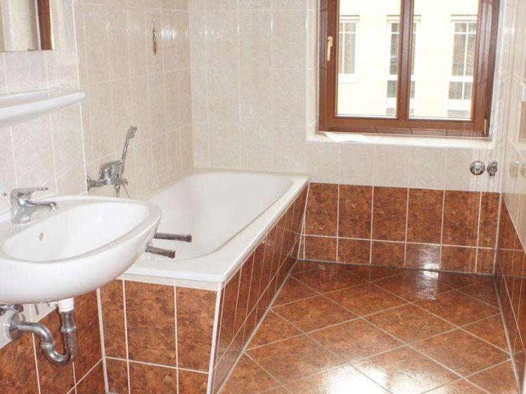 Frei ab 1.2.27 - 2.OG mit Lift - Laminat + Bad mit Fenster** - Foto 1