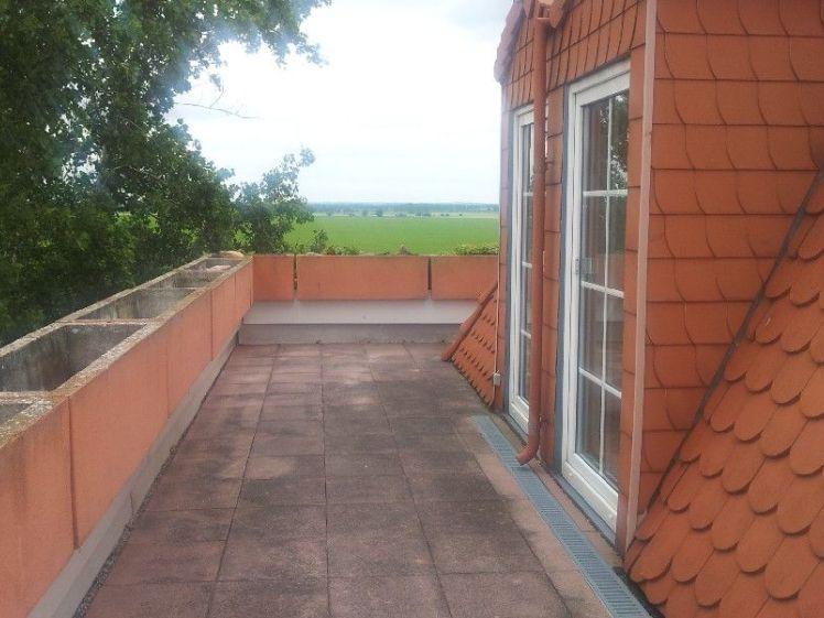 Schicke Penthousewohnung mt Terrasse um die ganze Wohnung! Wohnen im Grünen, ruhig gelegen! - Foto 1