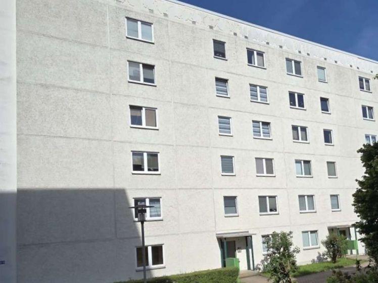 Hoch hinaus? Aber ohne Aufzug! Dafür günstig: Drei-Raum mit Balkon! - Foto 1