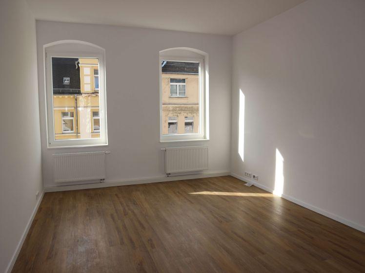1. OG frei ab 1.6. - Gäste-WC / moderne Bodenbeläge / Wanne + Dusche u.v.m. - Foto 1