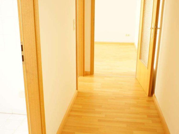 Nachmieter gesucht - TOP Ausstattung - Bad mit Fenster - Laminat - Foto 1