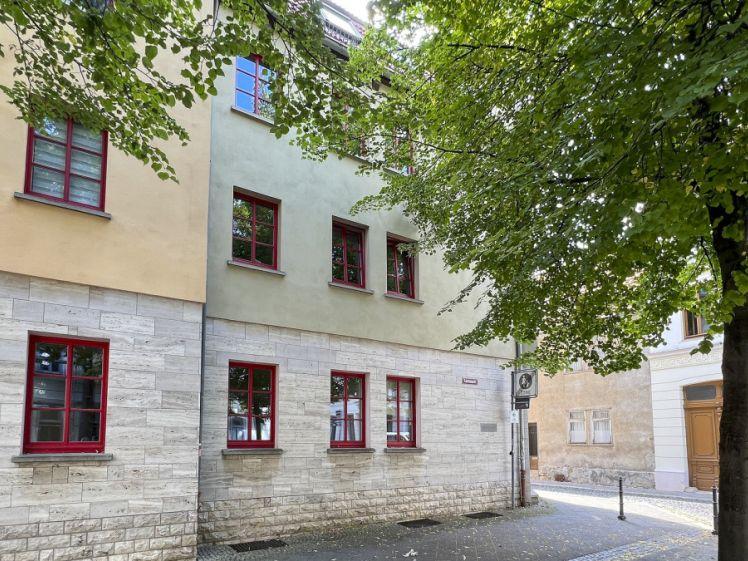 3-Zi.-Whg. mit Blick auf den historischen Kornmarkt – zentral und mit EBK - Photo 1