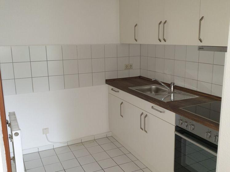 2-Zimmer Wohnung im 1. OG mit Einbauküche, Balkon und Aufzug, Mannichswalder Platz, Crimmitschau - Foto 1