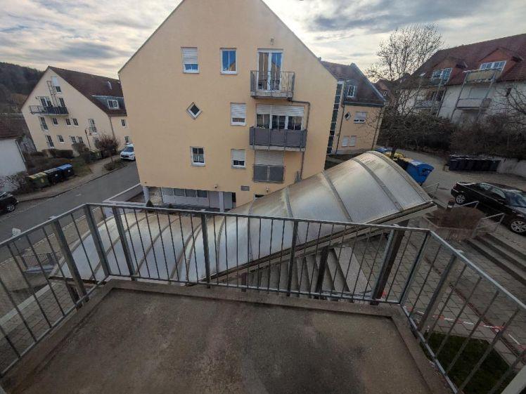 Helle 2-Raum-Wohnung mit Balkon, Badewanne & Abstellraum – frisch renoviert in Burkhardtsdorf - Foto 1