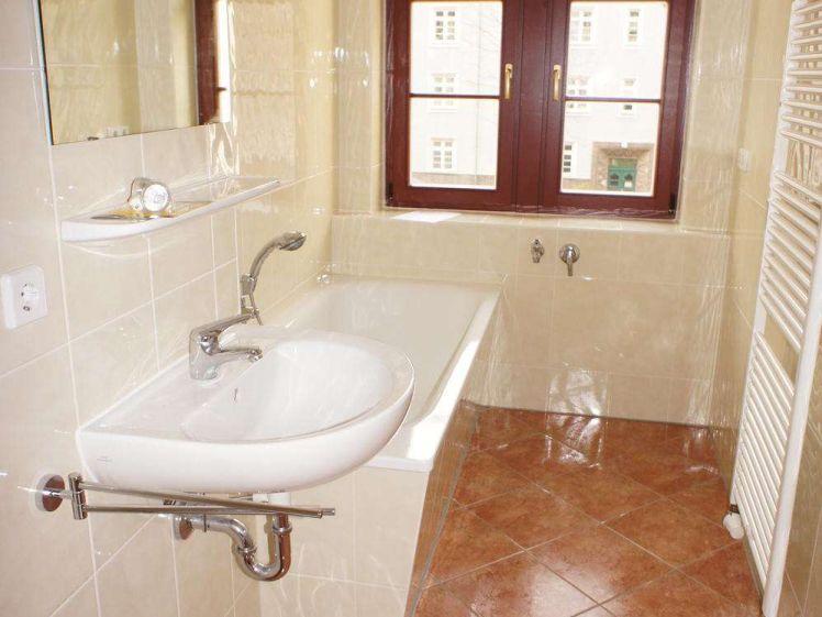 Frei ab 1.1.26 - Bad mit Fenster - Stellplatz - Schlafen zum Innenhof - Foto 1