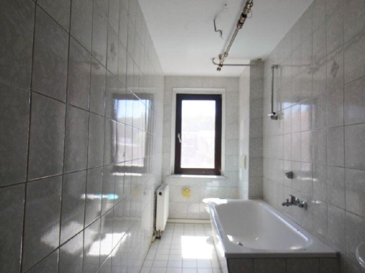 Geräumige 4-Zimmerwohnung zum kleinen Preis - Foto 1