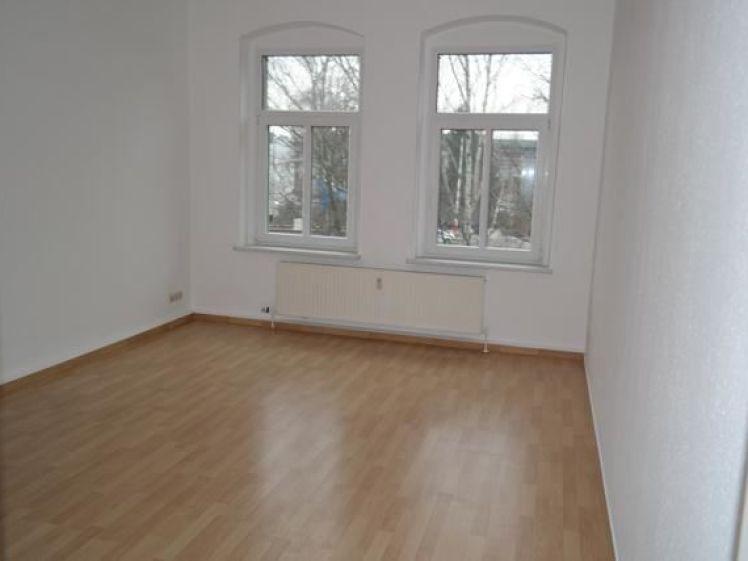 Großzügige 2-Zimmer mit Laminat, Wanne und Balkon in zentraler Lage! EBK mgl. - Foto 1