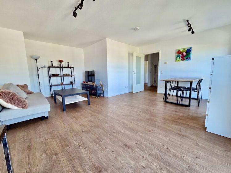 Frisch saniert und möbliert! 2 - Zimmer Wohnung mit Balkon und Einbauküche - Foto 1