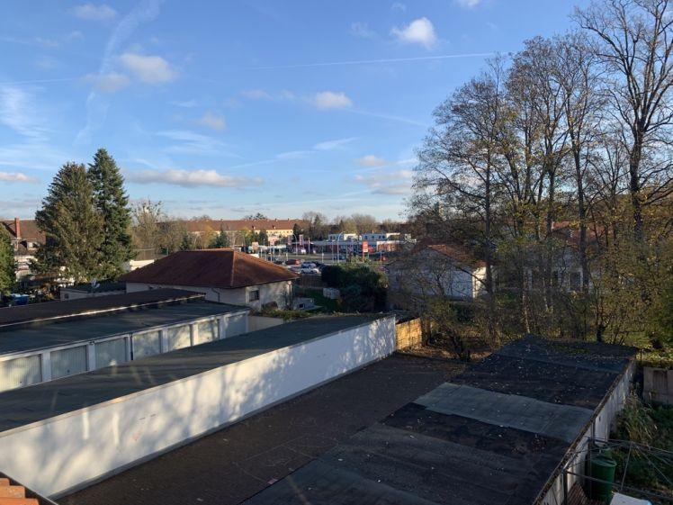 Charmante Wohnung im Dachgeschoss – ideal für Paare - Photo 1