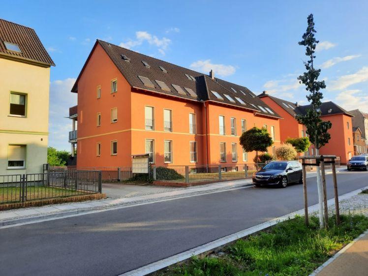 Hochwertige 4 - Raumwohnung mit Einbauküche, Balkon und Fußbodenheizung - Photo 1