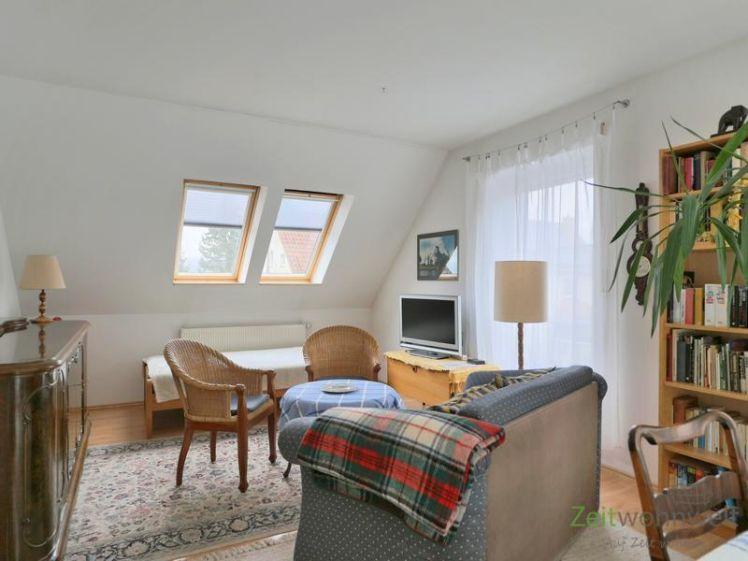 (EF1321_M) Jena: Nord, möblierte 2-Zimmer-Wohnung mit Dachbalkon in ruhiger grüner Lage, PKW-Stellplatz inkl. - Photo 1