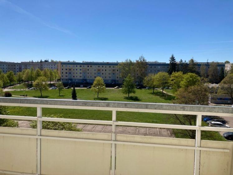 Dachgeschoss-Highlight für Familien: 3 Zimmer mit Balkon und offener Wohnküche - Foto 1