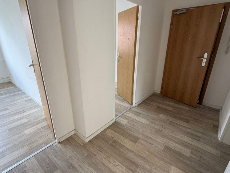 Wohnen im 3.OG - ruhige Lage + Stellplatz ! - Photo 1