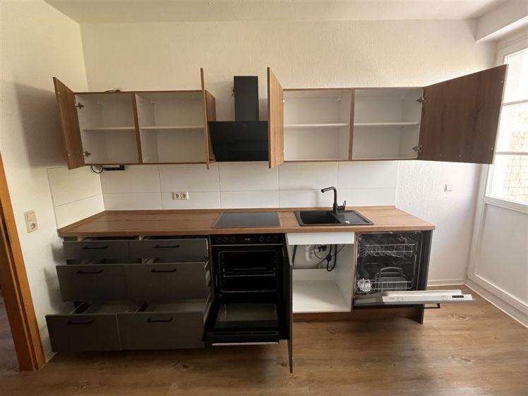 Günstige 2-Zimmer mit Laminat, Balkon und Wanne in ruhiger Lage! Vormieterin verkauft EBK - Photo 1