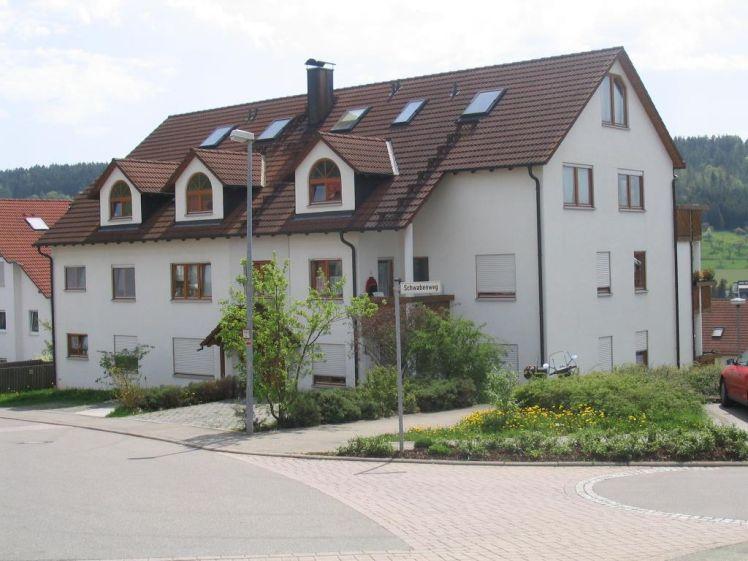 Schöne 3,5 Zimmer DG-Wohnung mit Balkon und herrlicher Aussicht - Foto 1