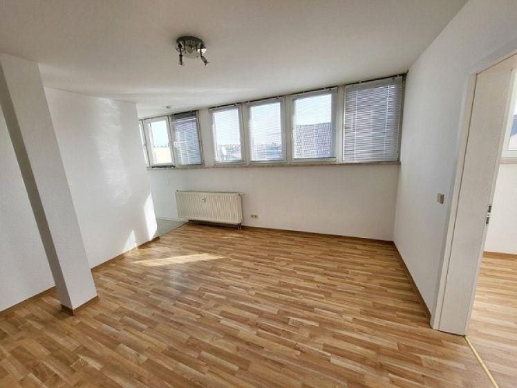 2-Raum-Dachgeschoß-Wohnung mit Lift - Photo 1