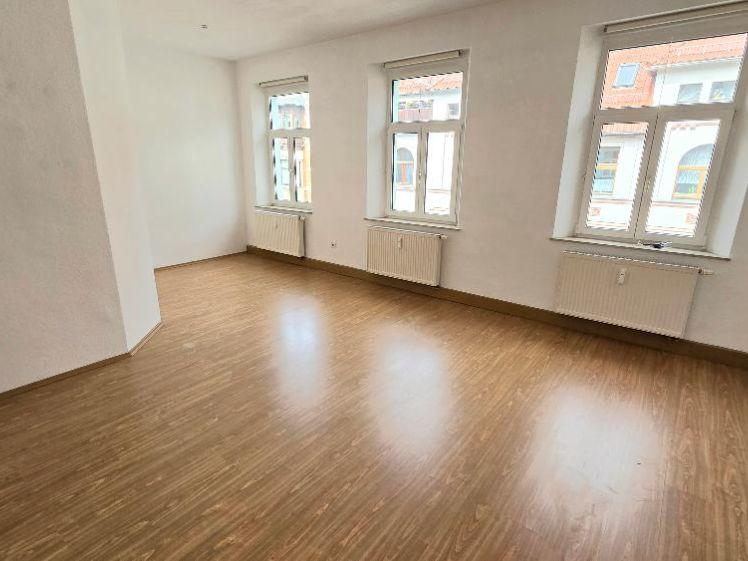 Großes Wohnzimmer sowie ruhiges Schlafzimmer gefällig. - Photo 1