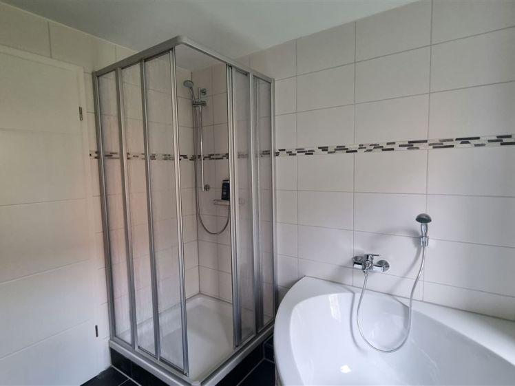 ***NEU renoviert-Wohnen in Super Lage 2 - Raum Wohnung mit Balkon! *** - Photo 1