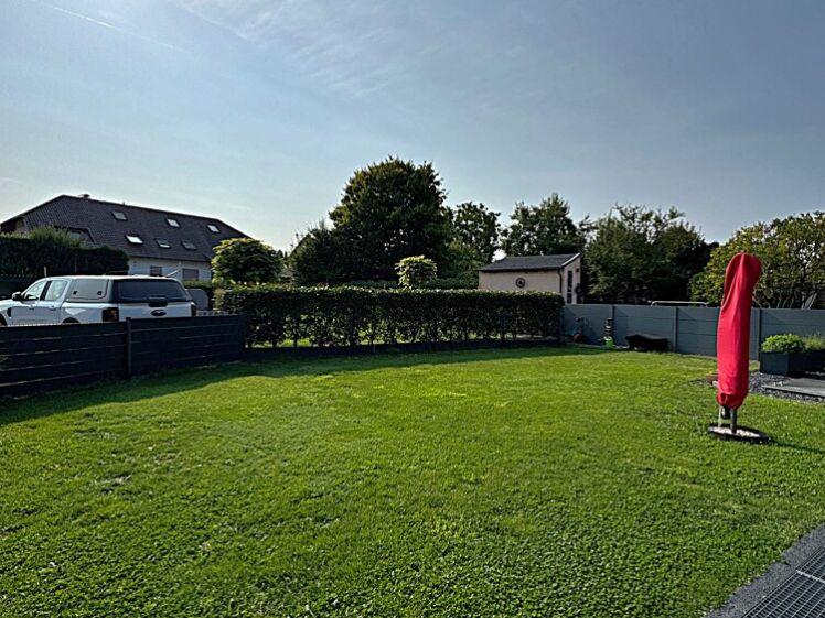 Großzügige Wohnung mit EBK, eigenem Eingang, Garten & 2 Stellplätzen - Photo 1