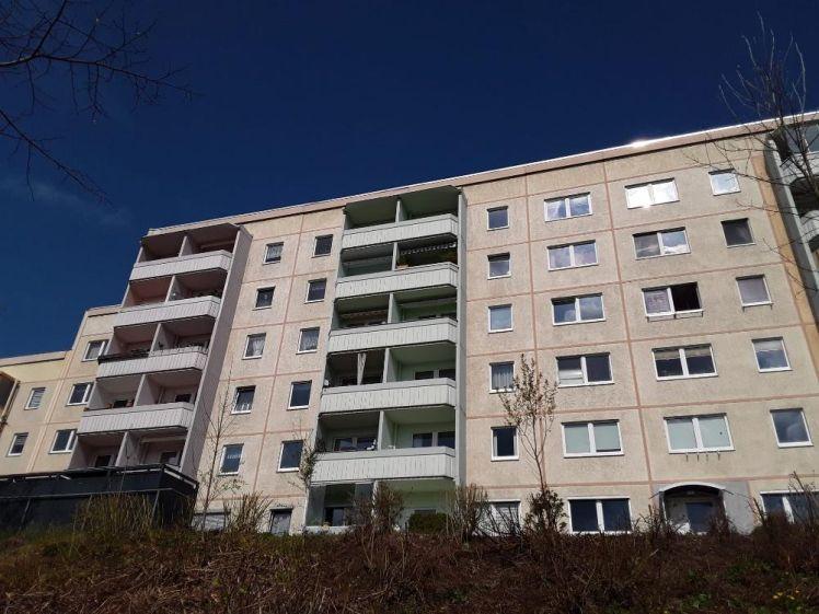 Schöne 3-R.-Whg. mit Balkon und EBK (weitere Möbel könnten kostenfrei übernommen werden) - Photo 1