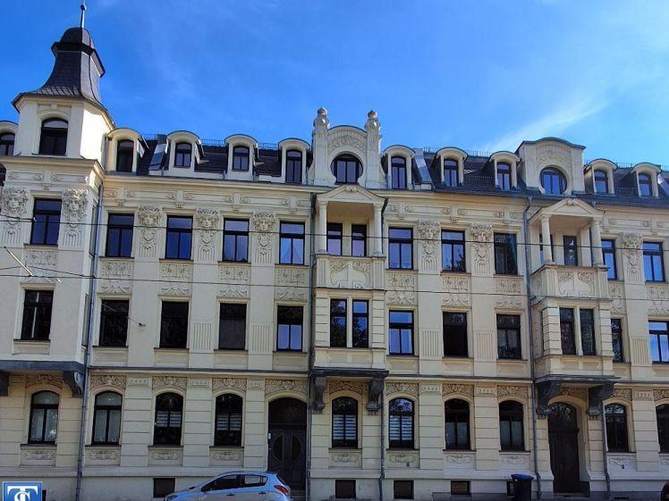 Westend 2 Zimmer Dachgeschosswohnung mit EBK und Balkon schnell sein! - Photo 1