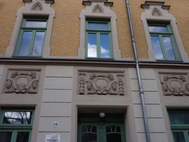 FREI AB 1.11. !! Geräumige DG-Whg. - Laminat , Bad mit Fenster ! - Photo 1