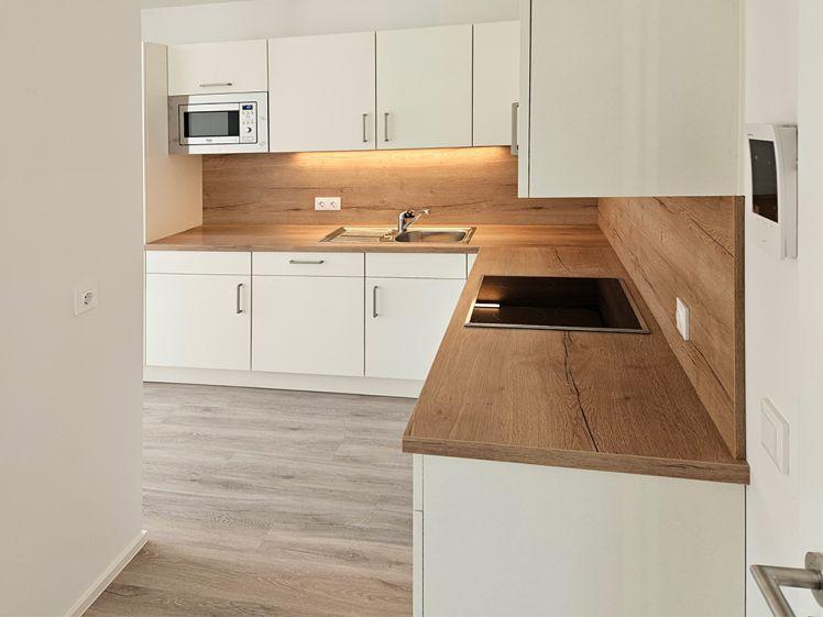 Balkon-Wohnung | Energieklasse A+ | Offener Wohnbereich | Einbauküche | Dusche |Aufzug | Tiefgarage - Photo 1
