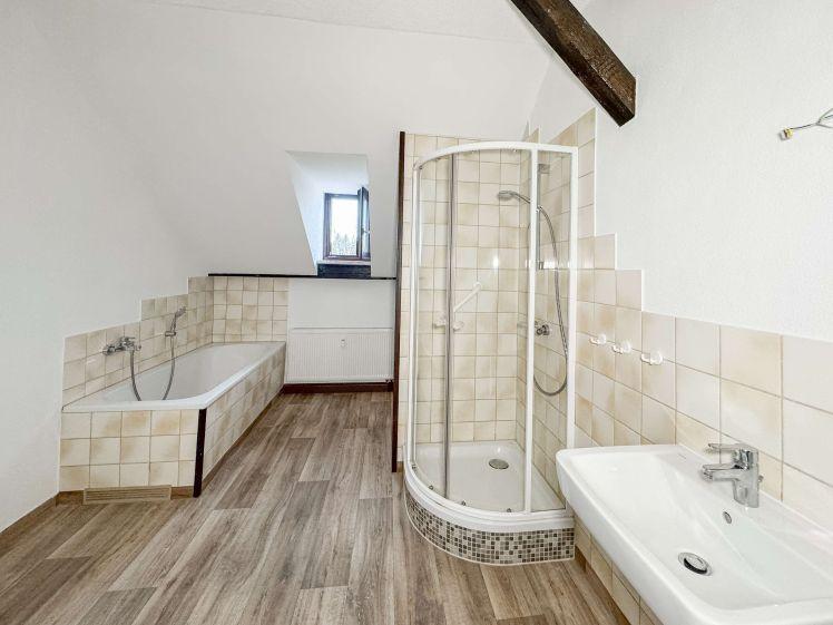 Erstbezug: helle 4,5 Raum-DG-Wohnung nach Sanierung - Photo 1