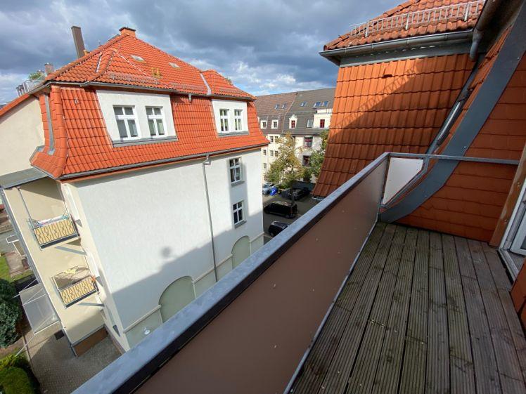 NEU! Helle DG-Wohnung mit 3 Zimmern und Balkon - Photo 1