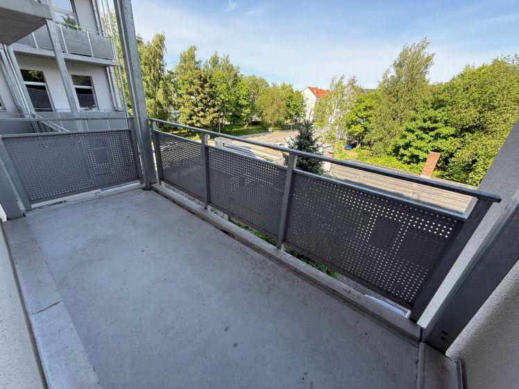 3.OG / Modernes Laminat - frei ab 1.10.26 - Großer Balkon an der Küche - Foto 1