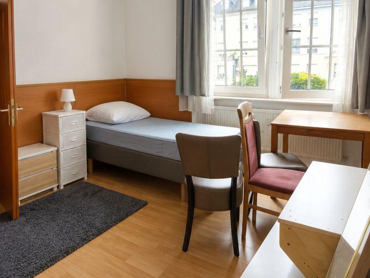 Voll ausgestattete, möblierte Wohnung in Top-Lage von Karlsruhe zu vermieten. - Photo 1