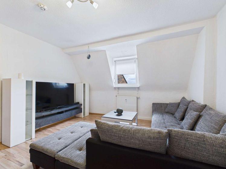 Charmante Dachgeschosswohnung mit Gemeinschaftsgarten – Ideal für Singles & Paare! - Photo 1