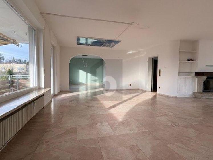 FREI AB SOFORT LICHTDURCHFLUTET, GROßZÜGIG UND HELL - Foto 1