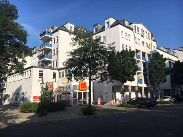 Mit Lift ins 5.OG * Laminat * Loggia * Wanne + TG-Stellplatz - Foto 1