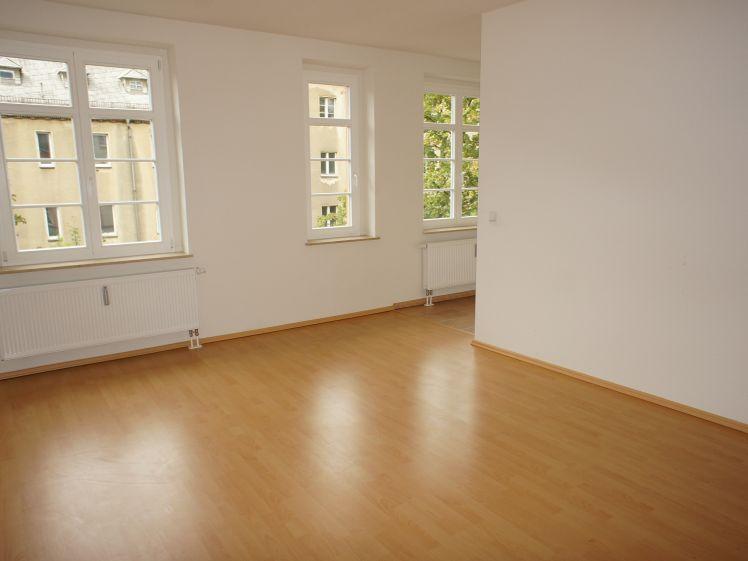 1. OG mit Laminat - Bad mit Wanne und offener Küche ! - Photo 1