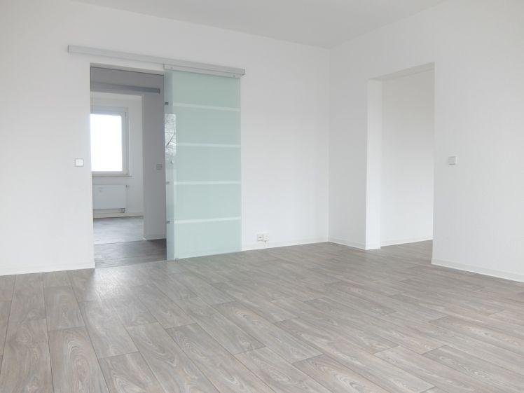 5-Raum-Wohnung mit 2 Balkonen, Hauswirtschaftsraum, Wanne + Dusche - Photo 1