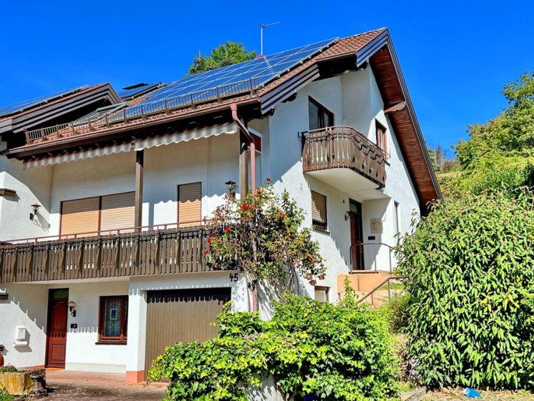 Großzügige Dachgeschosswohnung mit Garten und Klimaanlage. - Foto 1