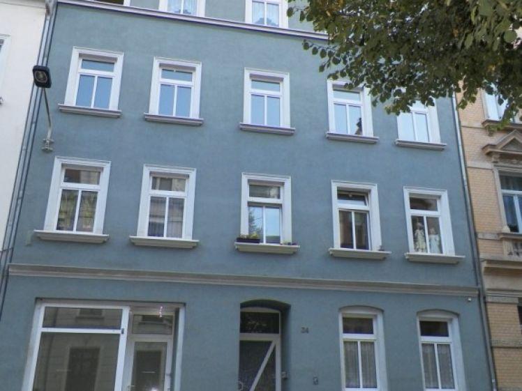 Schöne Dachgeschosswohnung am Platz der Völkerfreundschaft - Photo 1