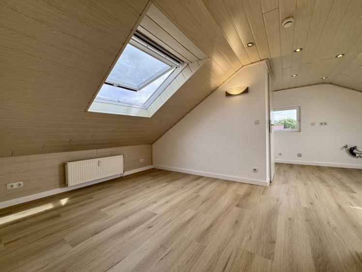 +++ Gemütliche frisch renovierte Dachgeschosswohnung +++ - Foto 1