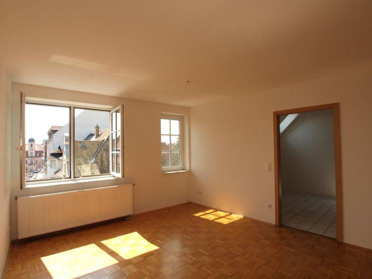 WURZEN-ZENTRUM+WUNDERSCHÖNE 3-ZI-WOHNUNG MIT WANNE UND DUSCHE+NEUBAU+PARKETT+TG-STELLPLATZ - Foto 1