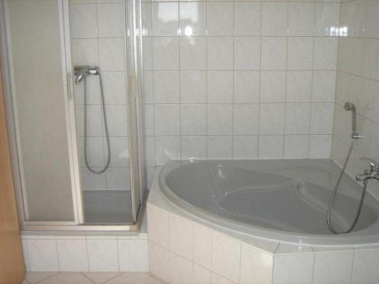 schöne Dachgeschoss Wohnung mit BALKON - Photo 1