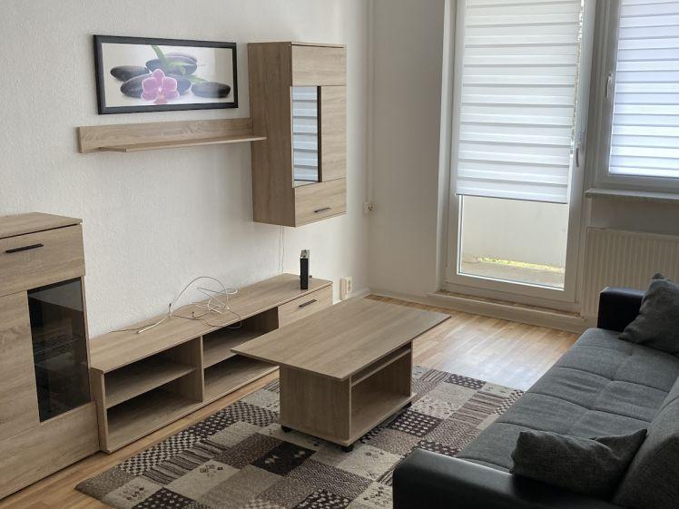 Vollmöblierte Wohnung mit Balkon für Studenten, Azubis & Pendler. - Photo 1