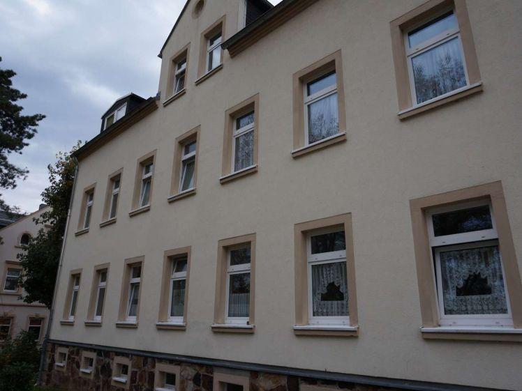 Laminat - Bad mit Wanne+Fenster - frei ab 1.5.26 - Photo 1