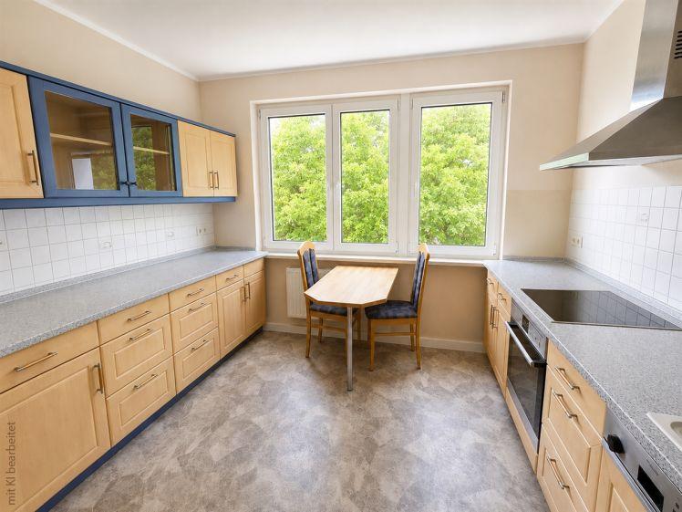 Schöne 3-Raumwohnung in toller Lage mit Wohnküche und großem Bad - Photo 1