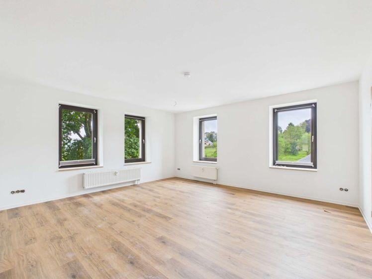 Frisch saniert! 5,5 Raum Wohnung im Zentrum von Schönheide - Foto 1