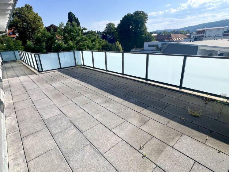 Moderne 3,5 Zimmer NB Penthouse Wohnung mit großer Dachterrasse - Photo 1